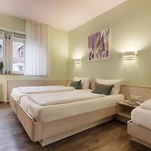 Kunterbunt In Wuerzburger Innenstadt Hotel